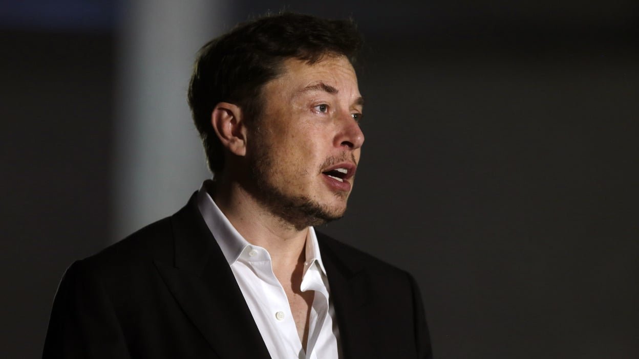 Elon Musk goes on Twitter rant after reports that his mini submarine was 